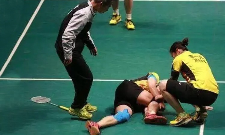 一打步行者就来劲！里夫斯第二节轰下15分，湖人轰出40-22反超